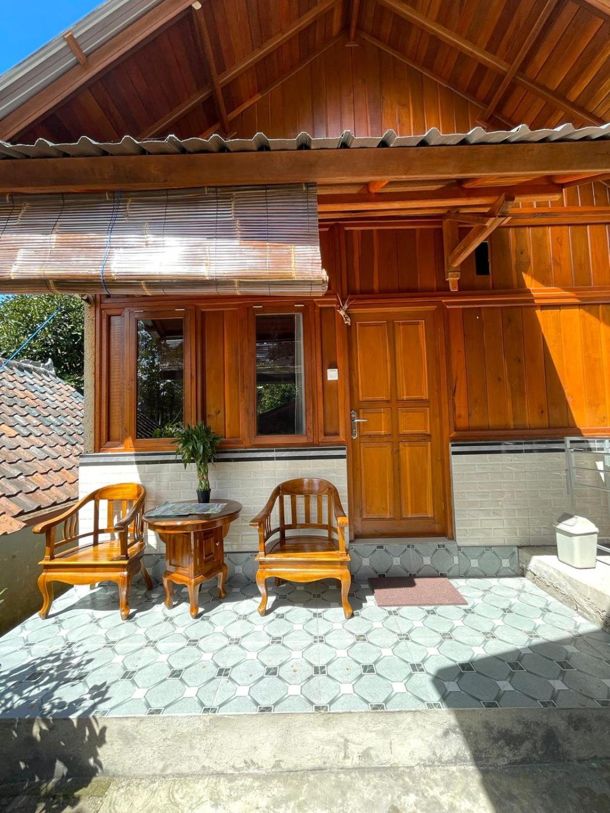 Friendly Homestay Lemukih Singaraja Oda fotoğraf
