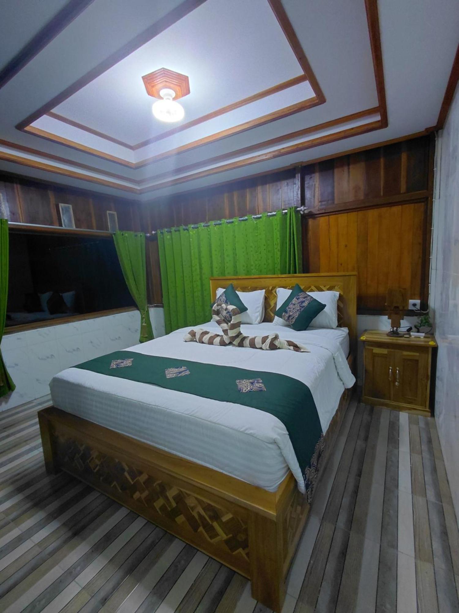 Friendly Homestay Lemukih Singaraja Oda fotoğraf